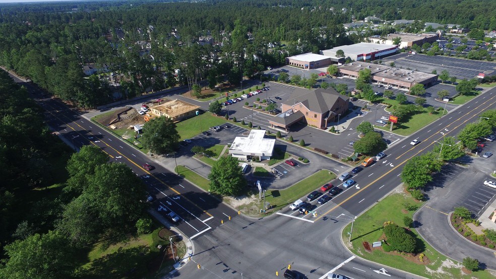 700 E Arlington Blvd, Greenville, NC à louer - Photo du bâtiment - Image 2 de 8