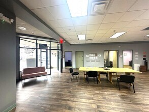 8963-8975 Kingsridge Dr, Miamisburg, OH à louer Photo intérieure- Image 2 de 19