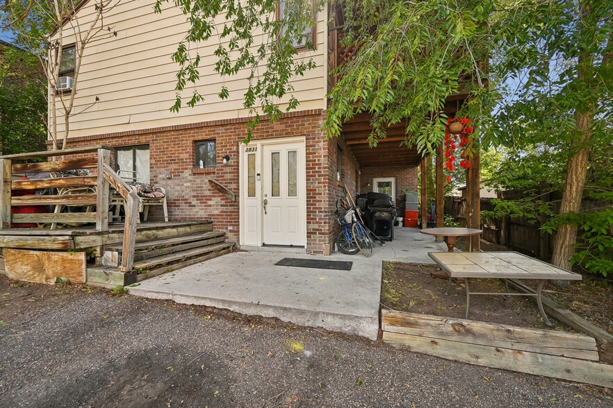3831 S Knox Ct, Denver, CO à vendre - Photo du bâtiment - Image 3 de 10