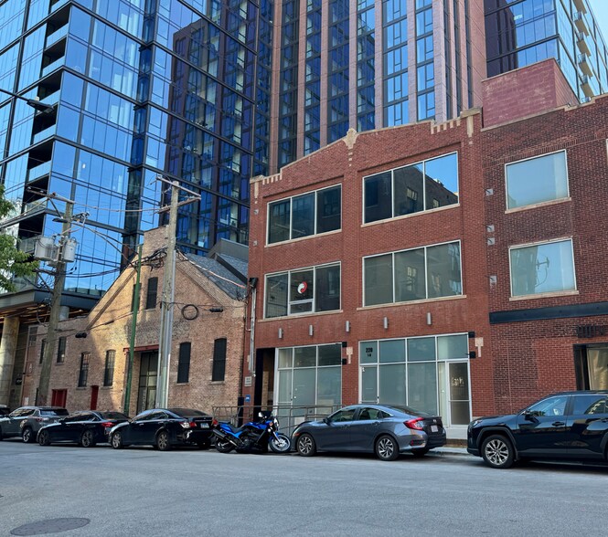 220 N Aberdeen St, Chicago, IL for lease - Building Photo - Image 2 of 15