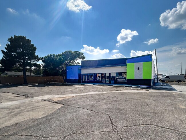 Plus de détails pour 3402 University Ave, Lubbock, TX - Commerce de détail à louer