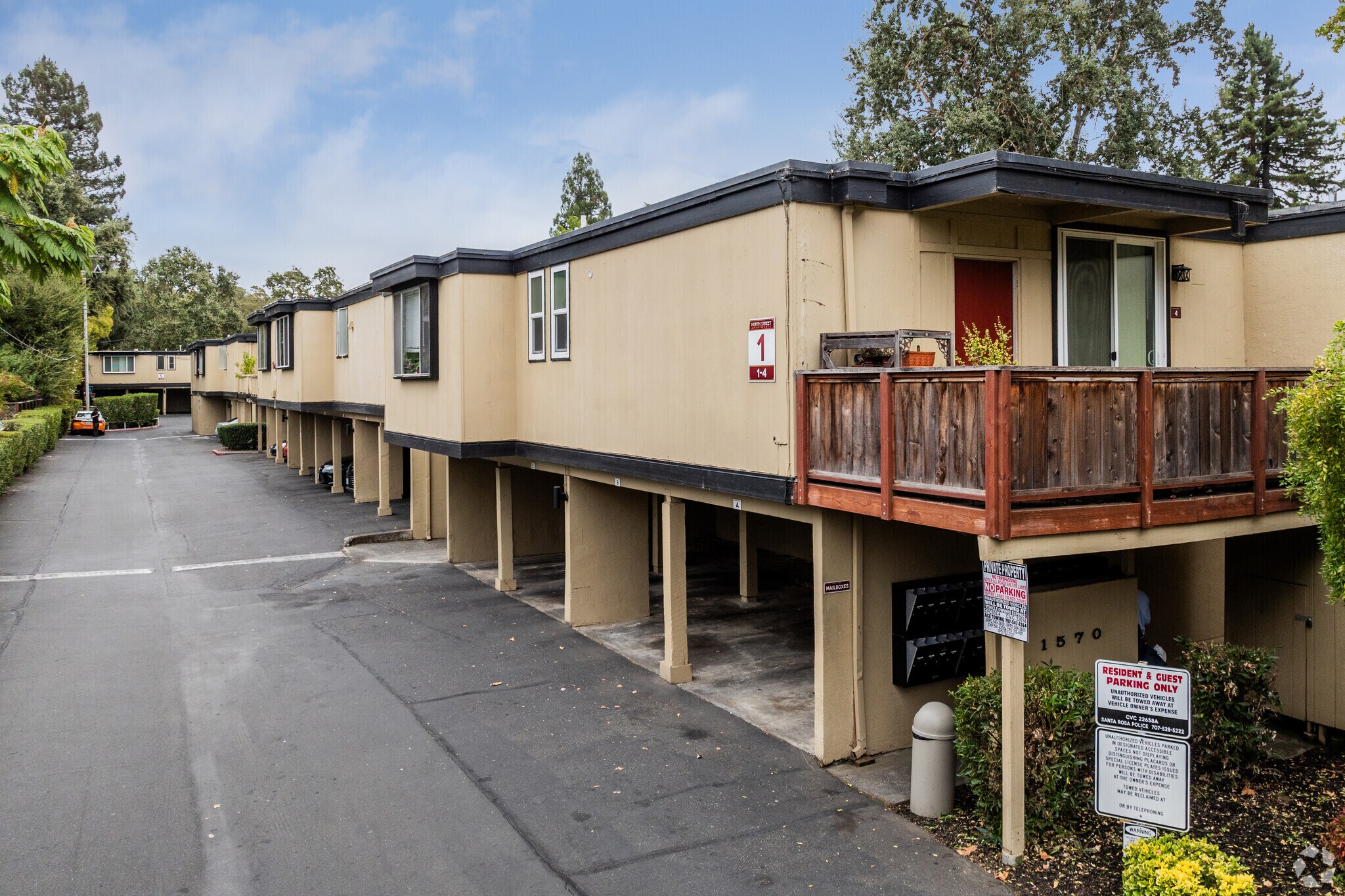 1570 North St, Santa Rosa, CA à vendre Photo principale- Image 1 de 28