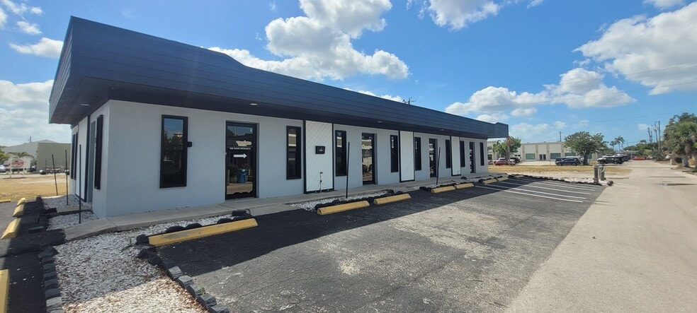 1210 SE 46th Ln, Cape Coral, FL for lease - Building Photo - Image 2 of 12