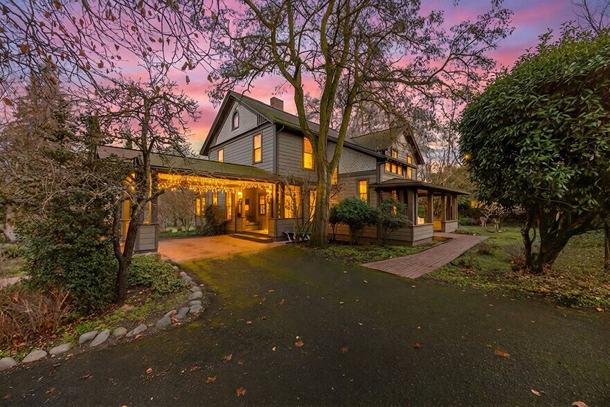 668 N Main St, Ashland, OR à vendre - Photo du bâtiment - Image 2 de 59