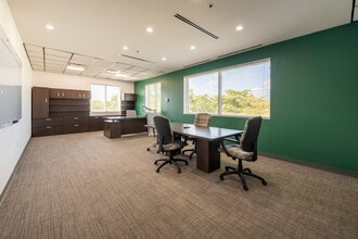 1095 Broken Sound Pky, Boca Raton, FL for lease Interior Photo- Image 2 of 3