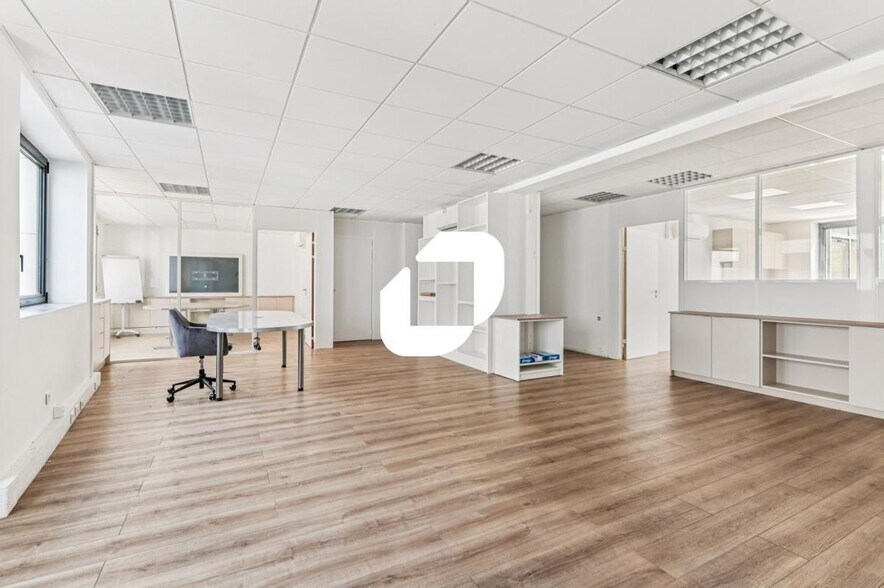 Office in Boulogne-Billancourt for lease - Interior Photo - Image 3 of 15