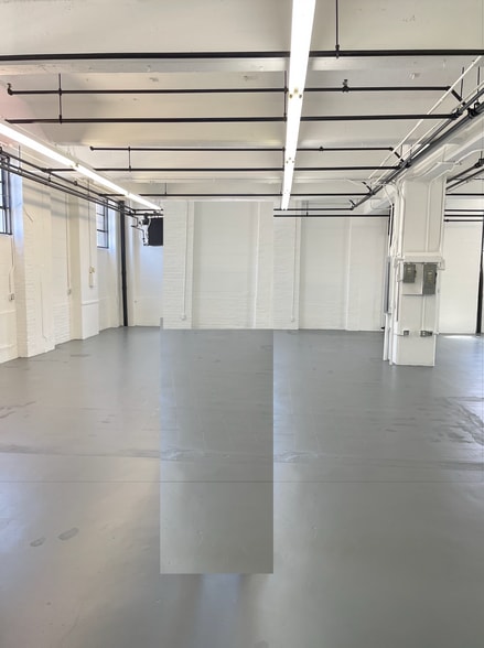 195 New York Ave, Jersey City, NJ for lease - Interior Photo - Image 1 of 3
