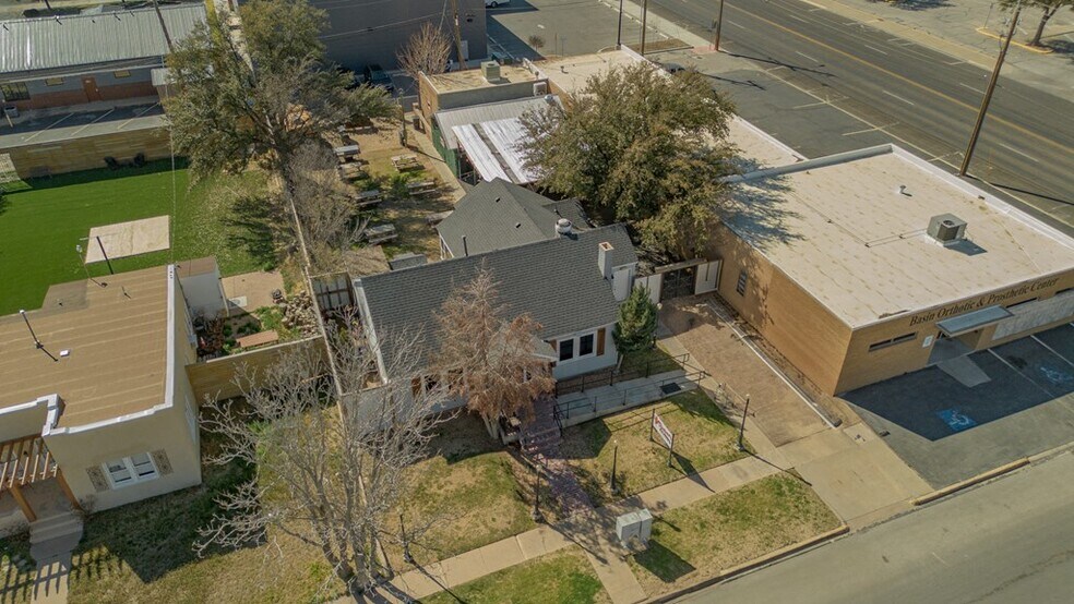 615 N Sam Houston Ave, Odessa, TX à vendre - Aérien - Image 2 de 34