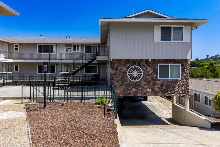 1205 Geraldine Way, Belmont, CA à vendre - Photo du bâtiment - Image 2 de 17