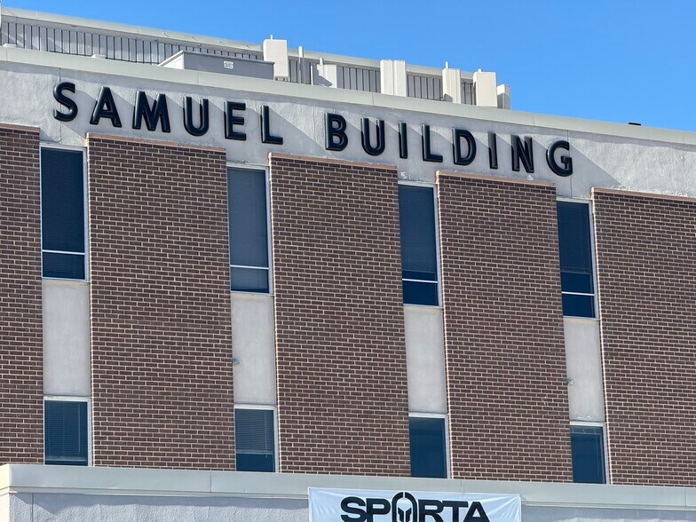 7290 Samuel Dr, Denver, CO à louer - Photo du bâtiment - Image 2 de 8