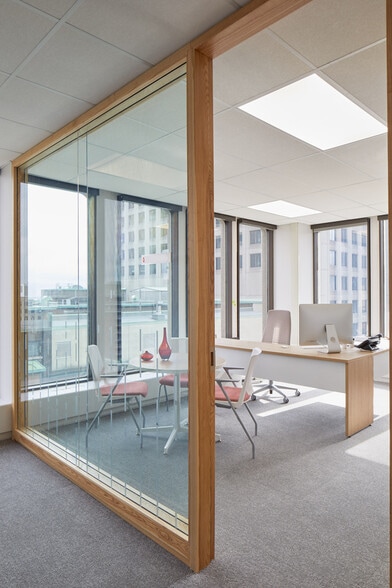 800 Boul De Maisonneuve E, Montréal, QC à louer - Photo intérieure - Image 2 de 12