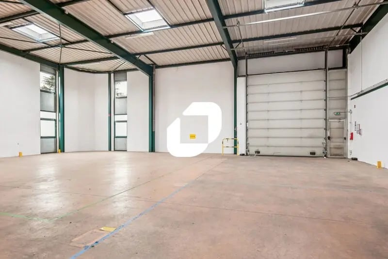 Office in Villepinte for lease Interior Photo- Image 1 of 22