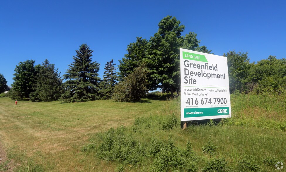 2495-2505 Speakman Dr, Mississauga, ON à vendre - Photo du bâtiment - Image 3 de 4