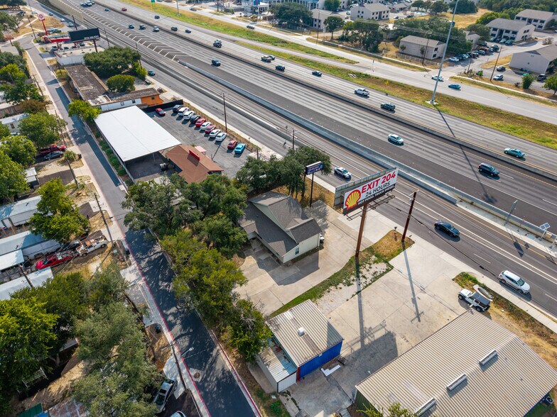 1712 N Interstate 35, San Marcos, TX à vendre - Photo du bâtiment - Image 3 de 40