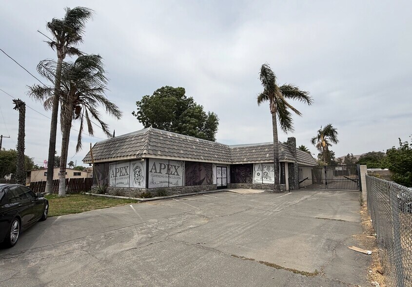 10051 Mission Blvd, Jurupa Valley, CA à vendre - Photo du bâtiment - Image 2 de 14