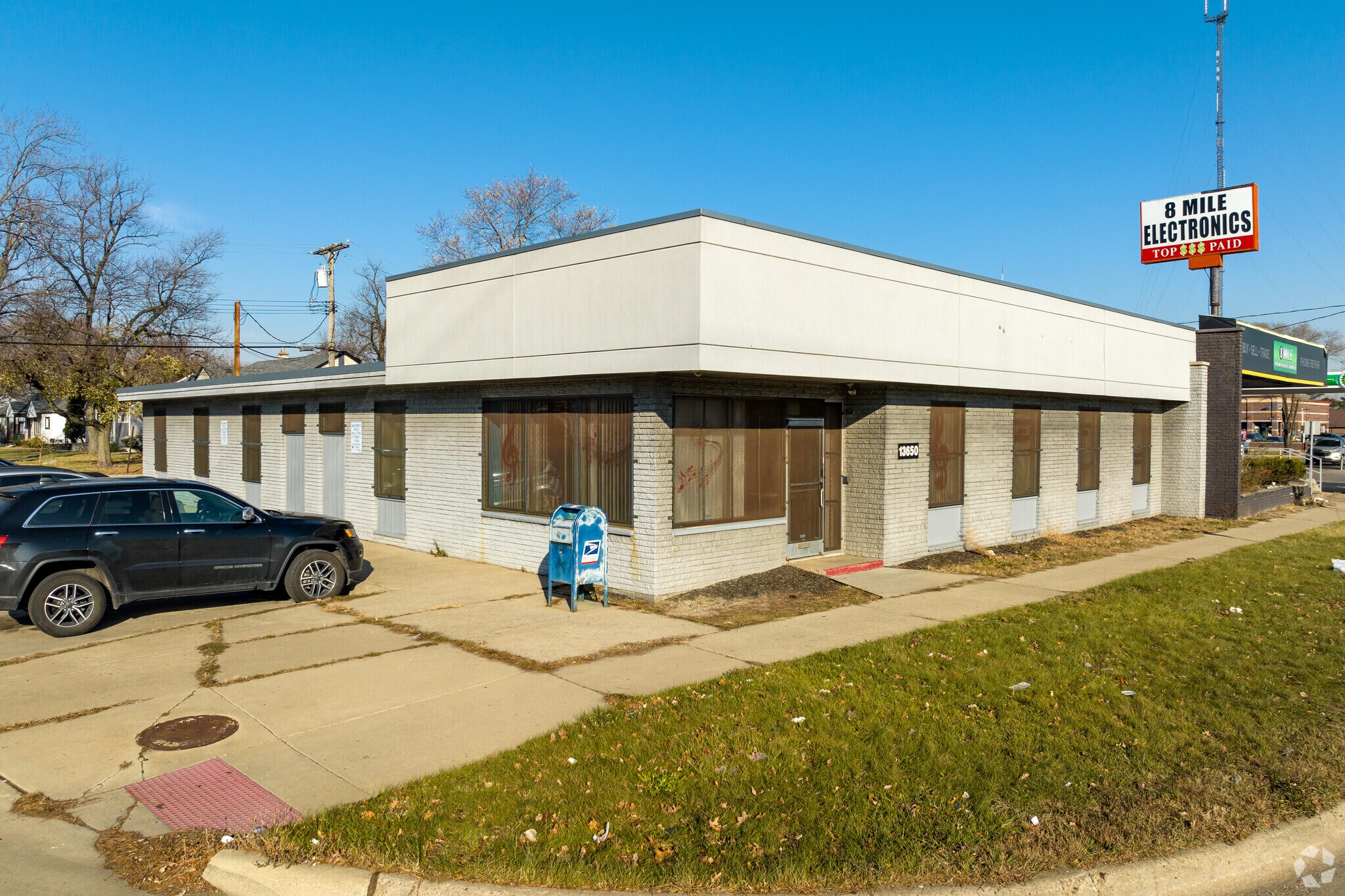 13650 W 8 Mile Rd, Oak Park, MI à vendre Photo du bâtiment- Image 1 de 6