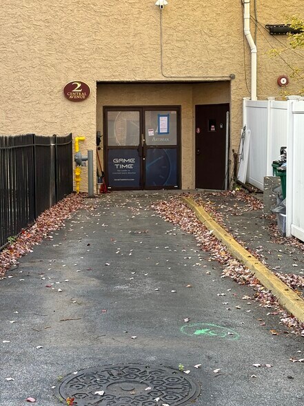 2 Central Ave, Tarrytown, NY for lease - Building Photo - Image 2 of 4