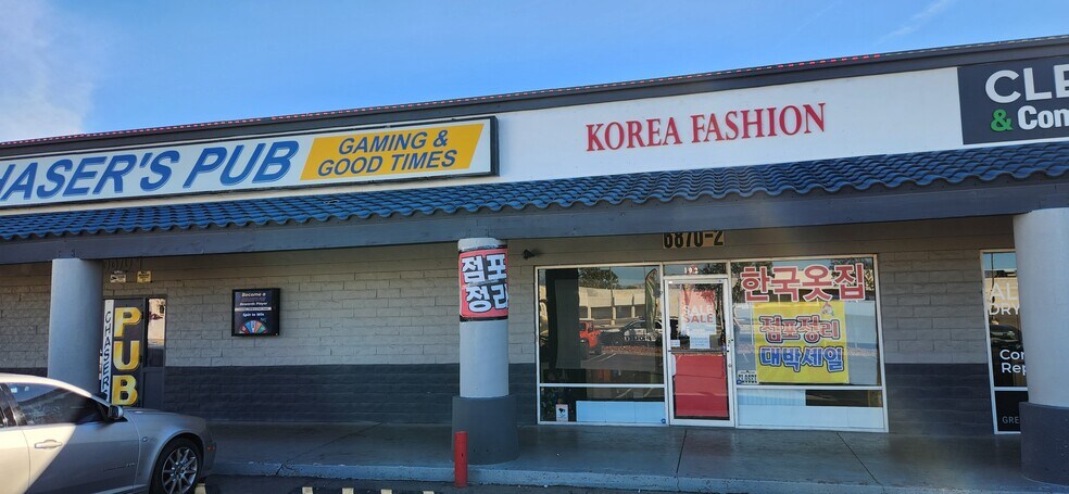 6870 Spring Mountain Rd, Las Vegas, NV à louer - Photo du bâtiment - Image 2 de 9