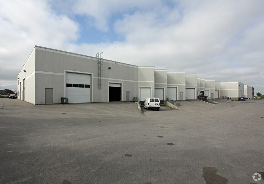 10557 Keele St, Vaughan, ON à vendre - Photo du bâtiment - Image 2 de 2
