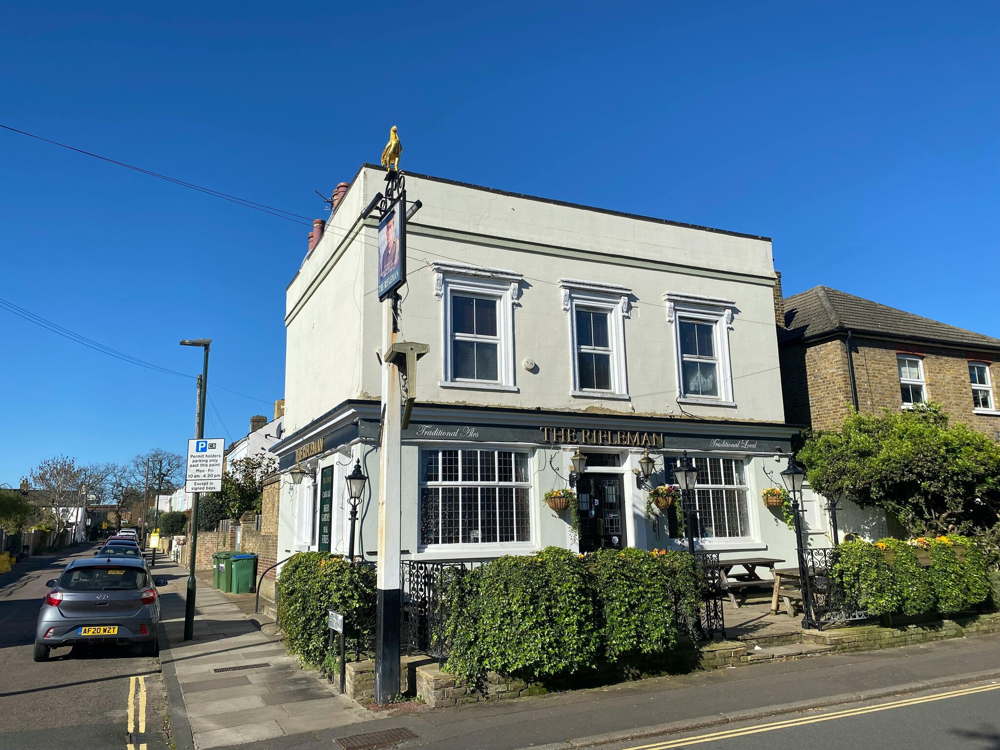 7 Fourth Cross Rd, Twickenham à vendre Photo du bâtiment- Image 1 de 15