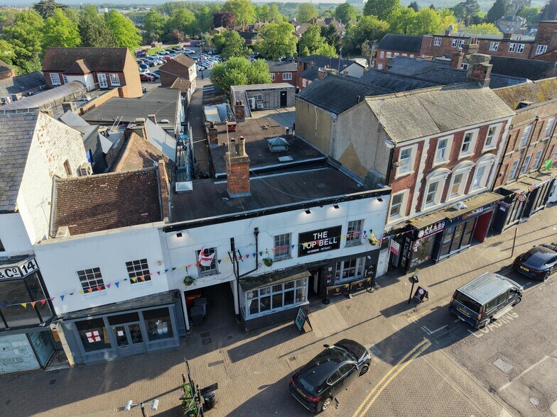 10 Market Sq, Leighton Buzzard à vendre - Photo du bâtiment - Image 2 de 16