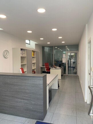 Plus de détails pour Commerce de détail à vendre