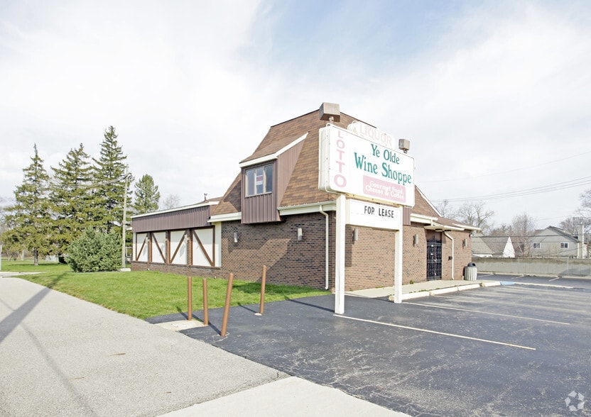 2044 South Blvd, Rochester Hills, MI à louer - Photo du bâtiment - Image 2 de 12