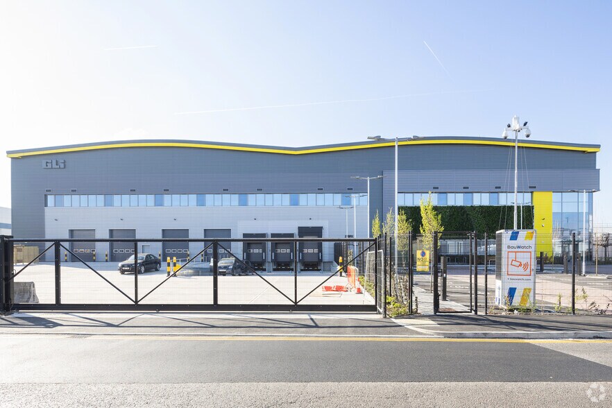 Queensway, Croydon à louer - Photo du bâtiment - Image 2 de 2