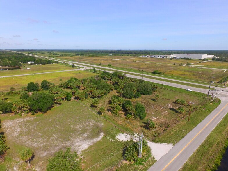 1990 98th Ave, Vero Beach, FL à vendre - Photo du bâtiment - Image 3 de 27