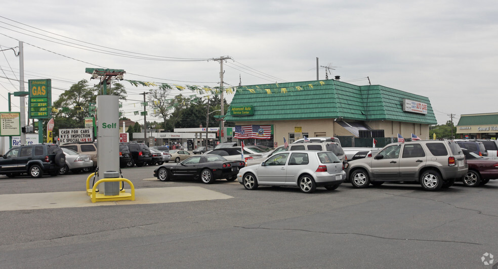 178 W Old Country Rd, Hicksville, NY for sale - Building Photo - Image 2 of 2