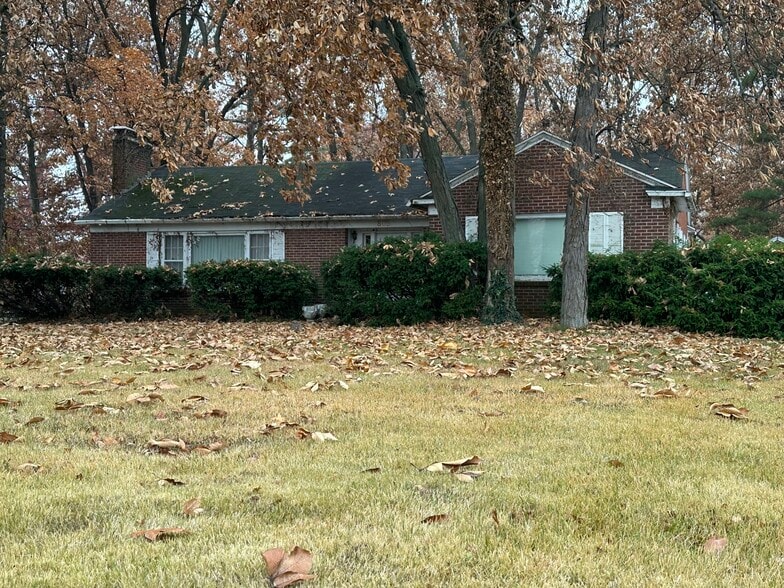 805-809 N Keller Dr, Effingham, IL for sale - Building Photo - Image 2 of 6