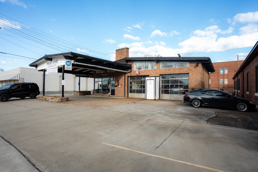 151 S Broad St, Mooresville, NC for lease - Building Photo - Image 2 of 3