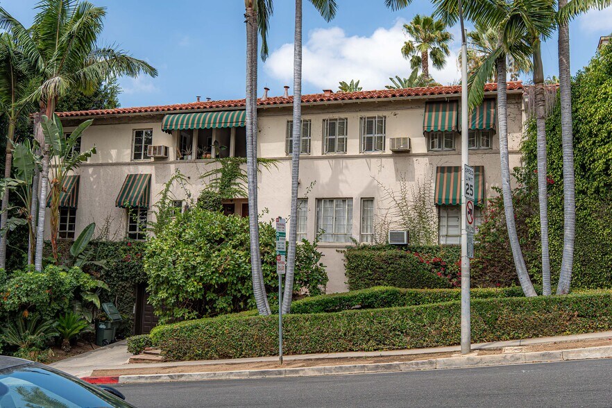 8468 Fountain Ave, West Hollywood, CA à vendre - Photo du bâtiment - Image 1 de 19