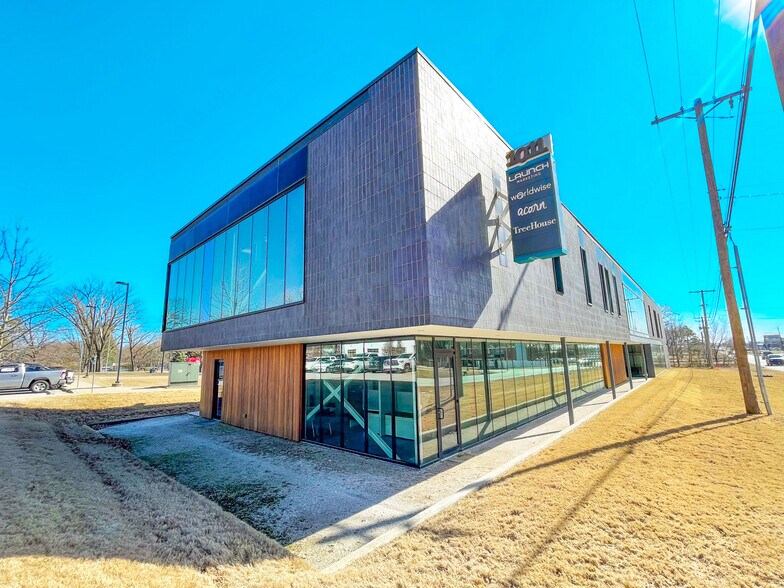 1011 SW A St, Bentonville, AR à louer - Photo du bâtiment - Image 1 de 4