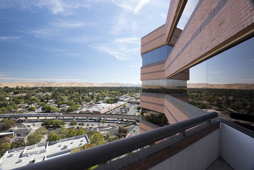 2300 Clayton Rd, Concord, CA for lease - Building Photo - Image 3 of 4