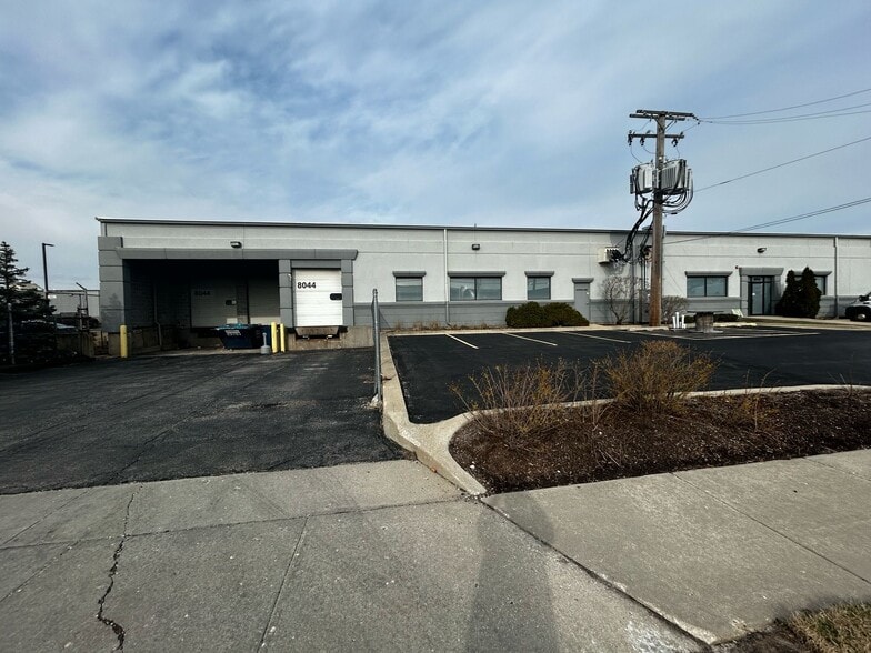 8044 Saint Louis Ave, Skokie, IL for lease - Building Photo - Image 3 of 7