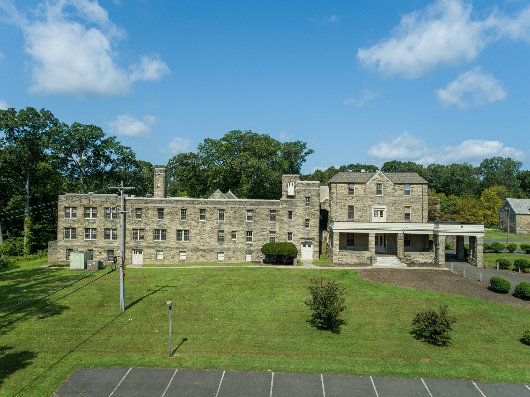 100 W Laurel Ave, Cheltenham Township, PA à louer Photo du bâtiment- Image 1 de 21