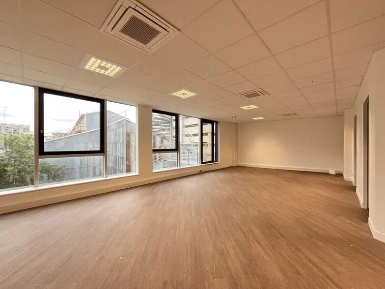 Office in Boulogne-Billancourt for lease - Building Photo - Image 2 of 10