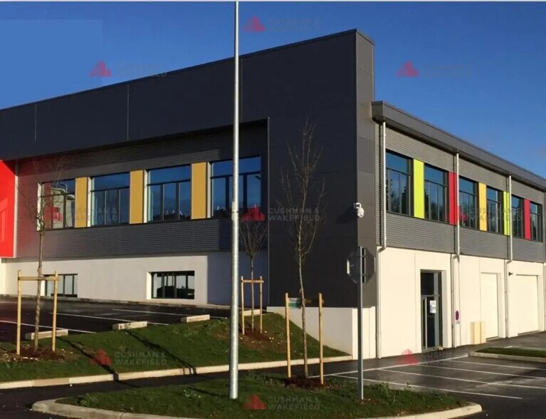 Office in Besançon for lease - Building Photo - Image 1 of 4