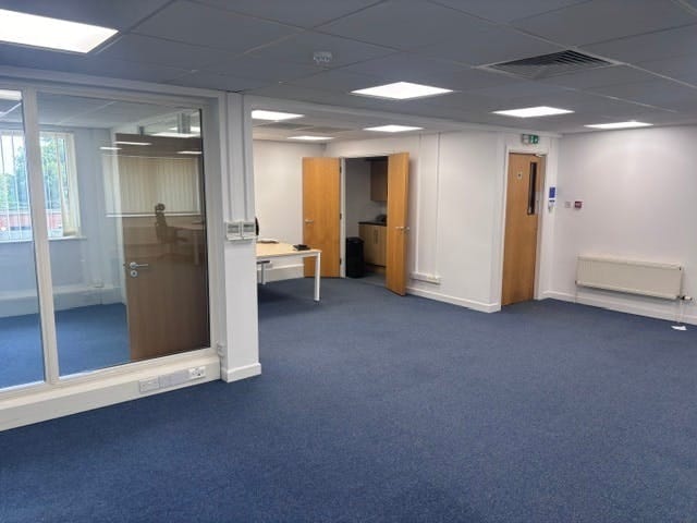 101-104 Love Ln, Cirencester for lease - Building Photo - Image 3 of 10