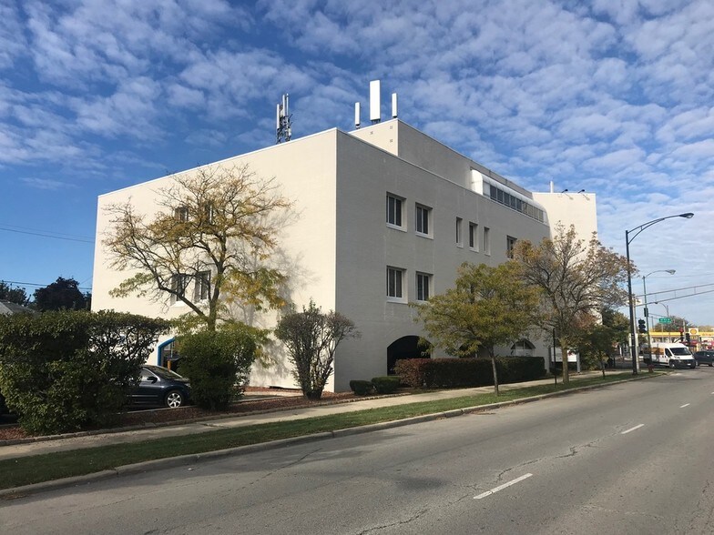 6374 N Lincoln Ave, Chicago, IL for lease - Building Photo - Image 1 of 9