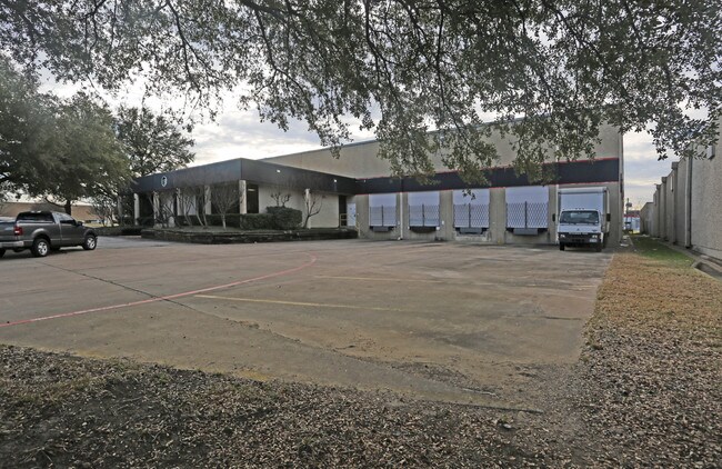 Plus de détails pour 3410 Century Cir, Irving, TX - Industriel à louer