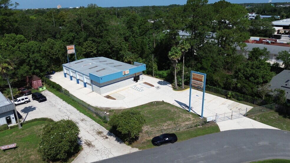 1834 Saint Johns Bluff Rd S, Jacksonville, FL à louer - Photo du bâtiment - Image 1 de 6