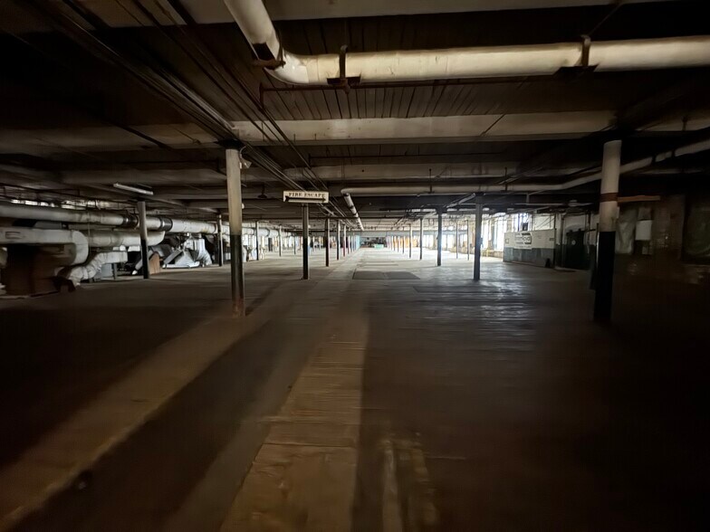 76 Community Ave, Plainfield, CT à louer - Photo du bâtiment - Image 3 de 6