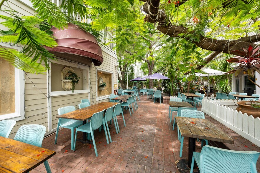 1075 Duval St, Key West, FL à vendre - Photo du bâtiment - Image 2 de 18