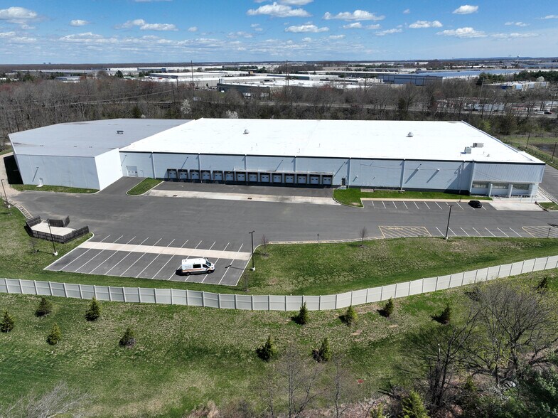 138 Georges Rd, Dayton, NJ à louer - Photo du bâtiment - Image 2 de 4