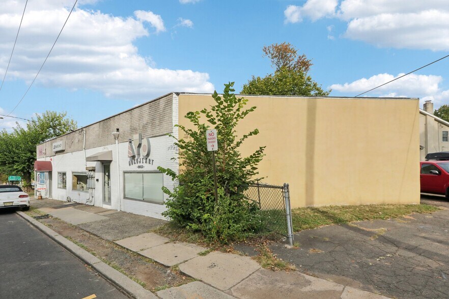 825-829 Rt-5, Ridgefield, NJ à louer - Photo du bâtiment - Image 3 de 10