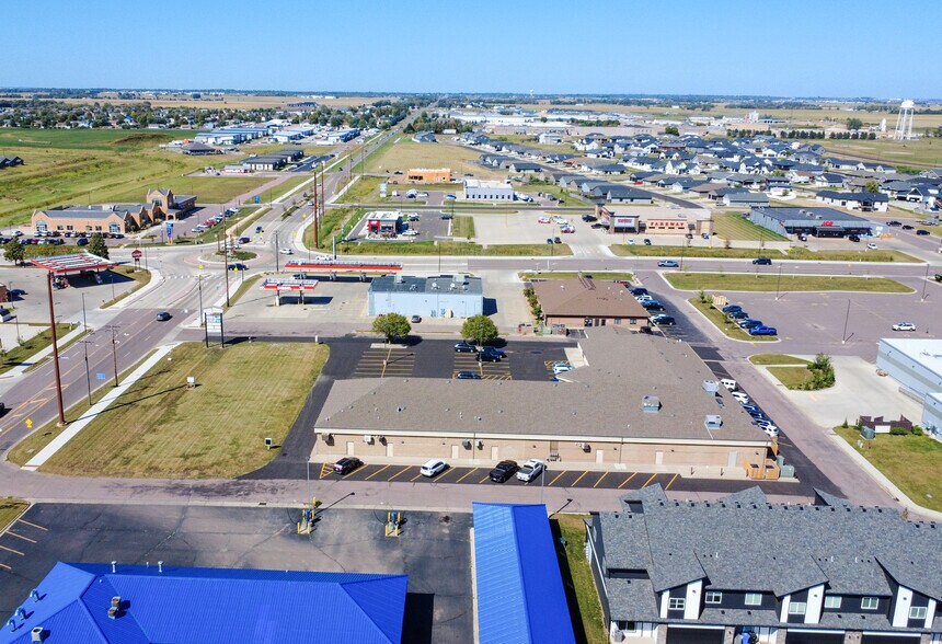 220 S Cliff Ave, Harrisburg, SD à louer - Photo du bâtiment - Image 3 de 4