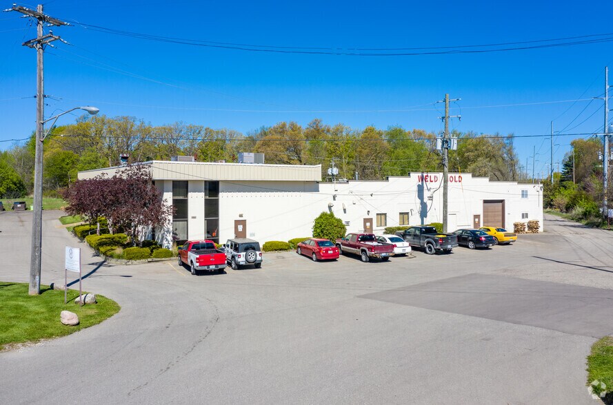 750 Rickett Rd, Brighton, MI à louer - Photo du bâtiment - Image 1 de 3