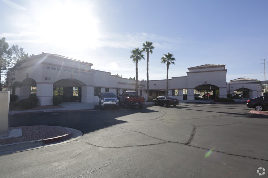 810-850 S Durango Dr, Las Vegas, NV à louer - Photo principale - Image 1 de 20